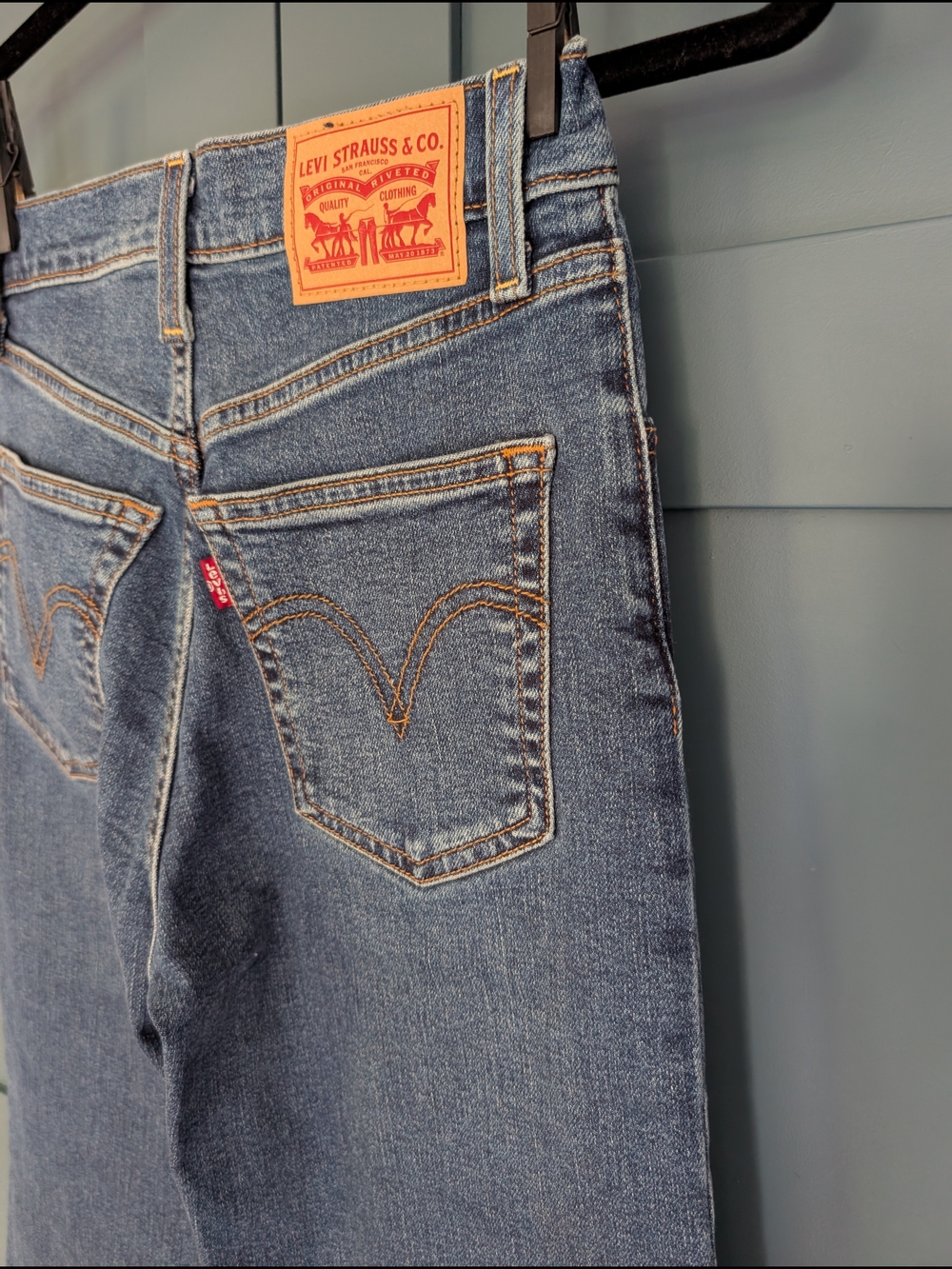 Levi's Ribcage Bell Jeans | Size W25 L32 - Picture 5 of 12